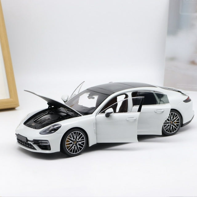 Carro Miniatura Porsche Panamera Turbo S | Escala 1:18